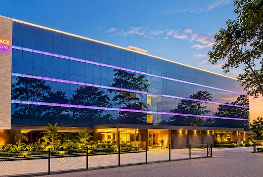 Hotel German Palace, Airport