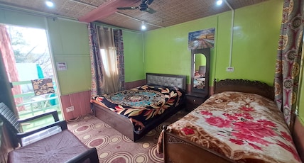 LakeSide Homestay | Srinagar Room Type - Triple Room with Attached Washroom