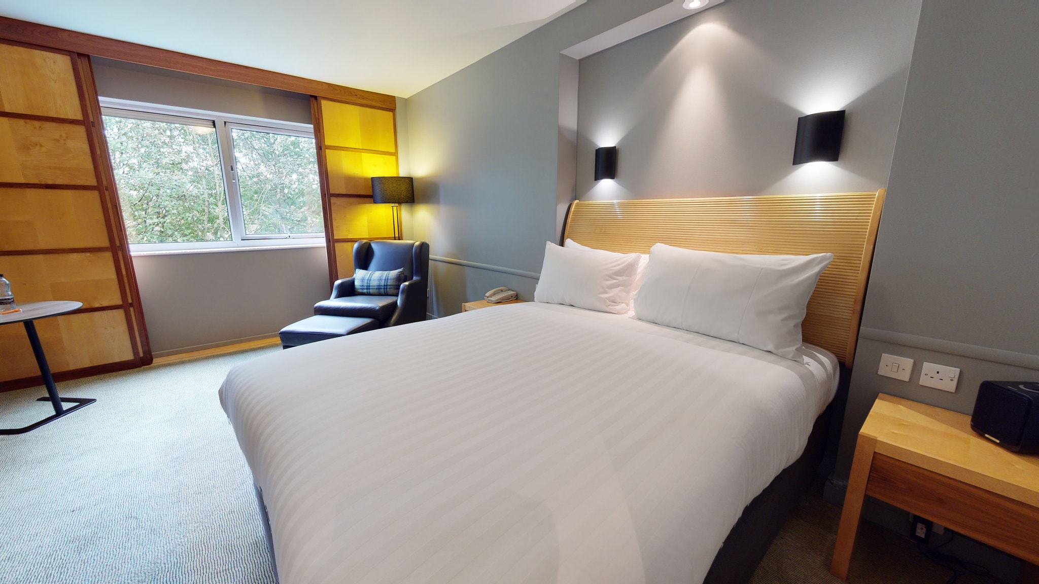 Holiday Inn Cambridge - Tap to explore photos