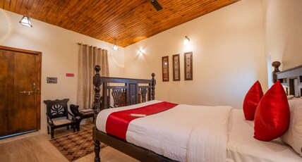 Hotel Shahi Place & Restaurant Room Type - Classic Room