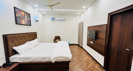 Gulmohar Hotel Room Type - Deluxe AC