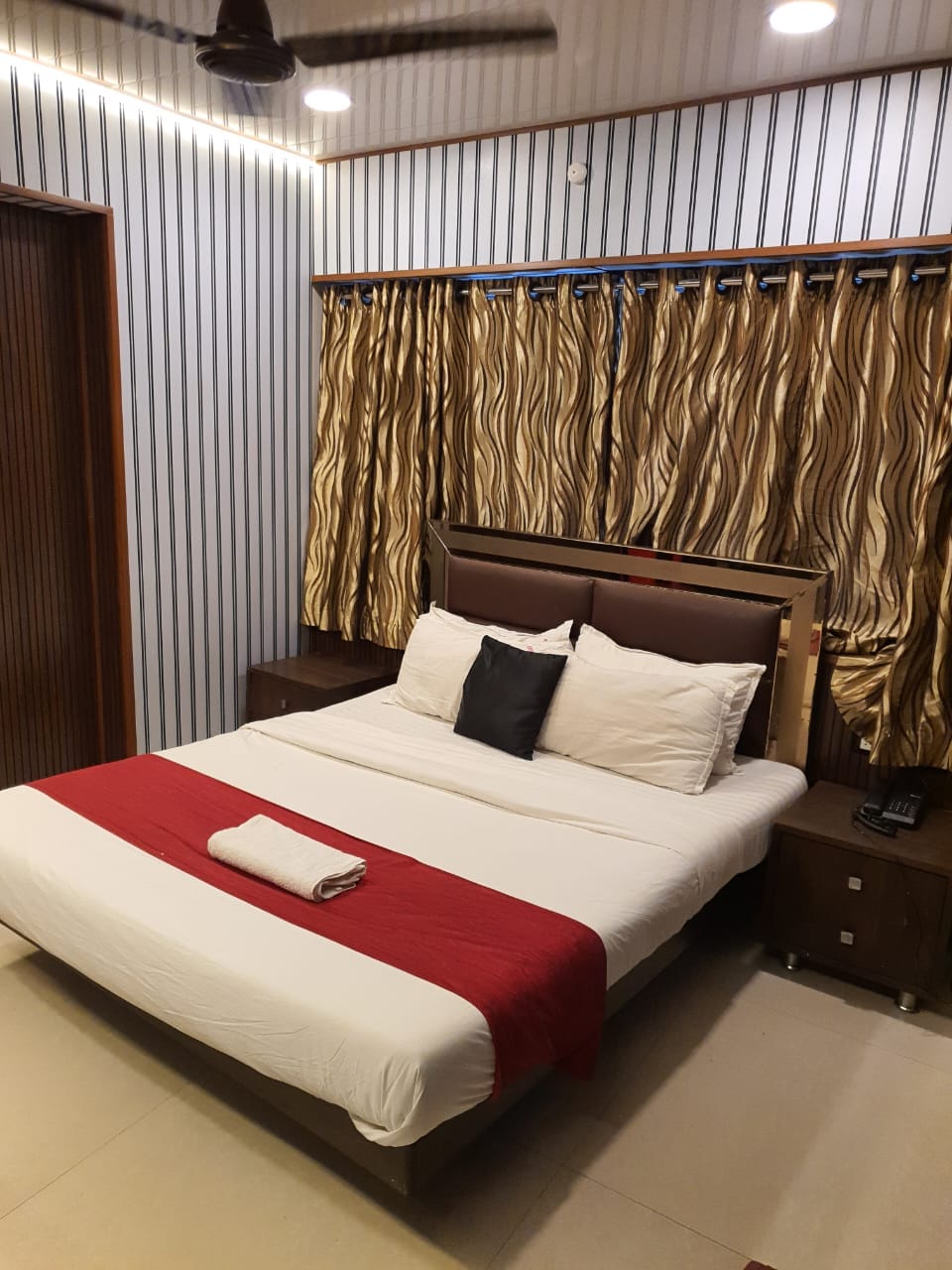 Hotel Kamran Residency - Near US Embassy - Tap to explore photos