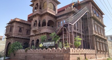Manugarh - The Heritage Palace Room Type - Luxury Room with Garden View