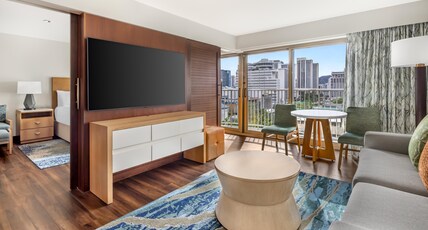 Hokulani Waikiki By Hilton Grand Vacations Room Type - 1 BEDROOM 1 KING SUITE