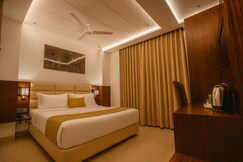 HOTEL TEN SQUARE (5 Minutes from The Taj Mahal)