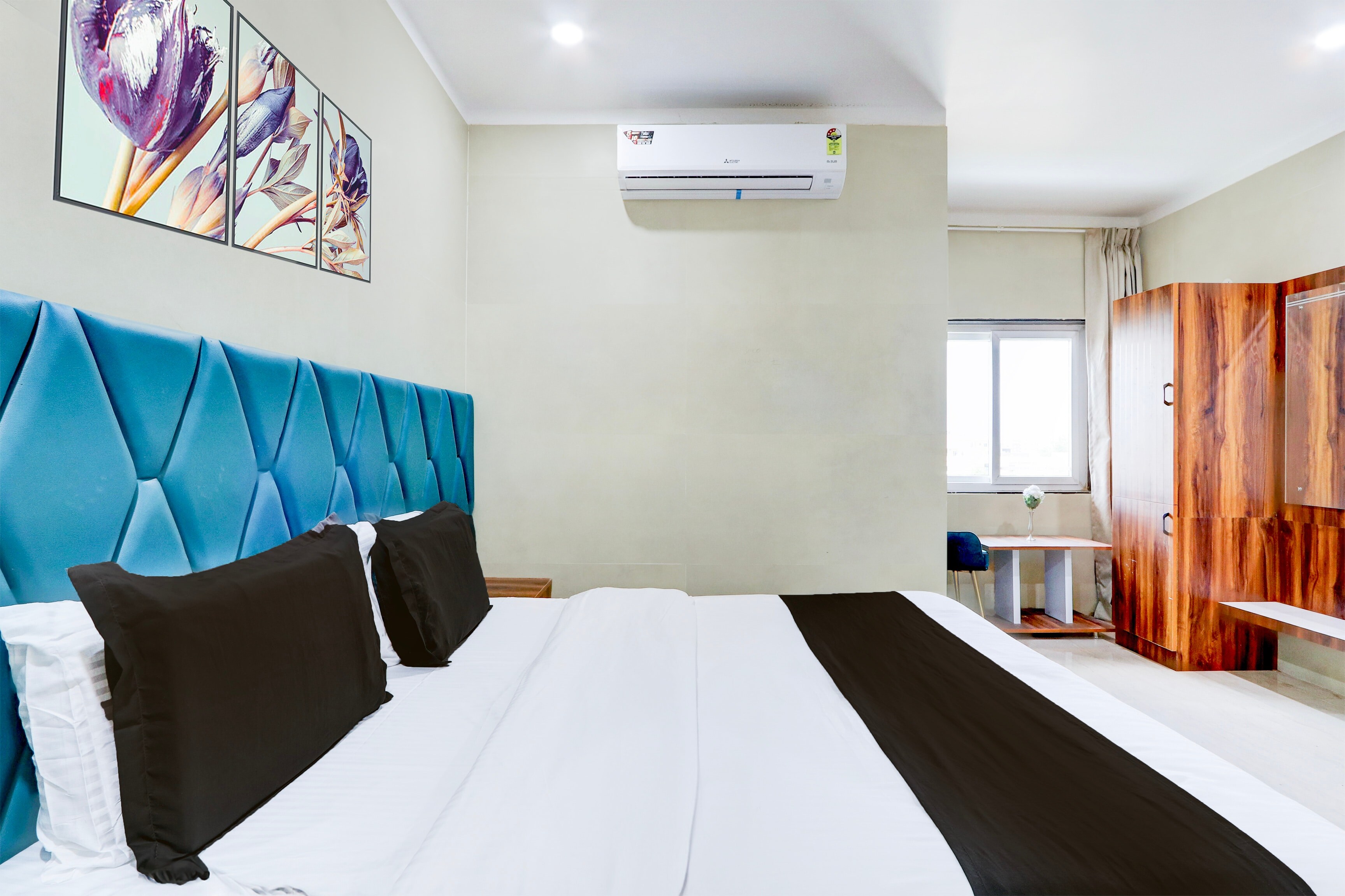 Hotel O PR GRAND - Tap to explore photos