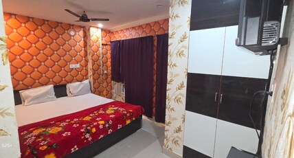 Vishwanath Palace Room Type - Standard Double AC