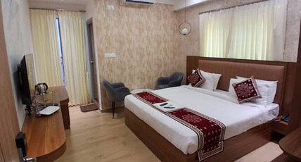 Visthara Pearl Room Type - Executive Room with Balcony