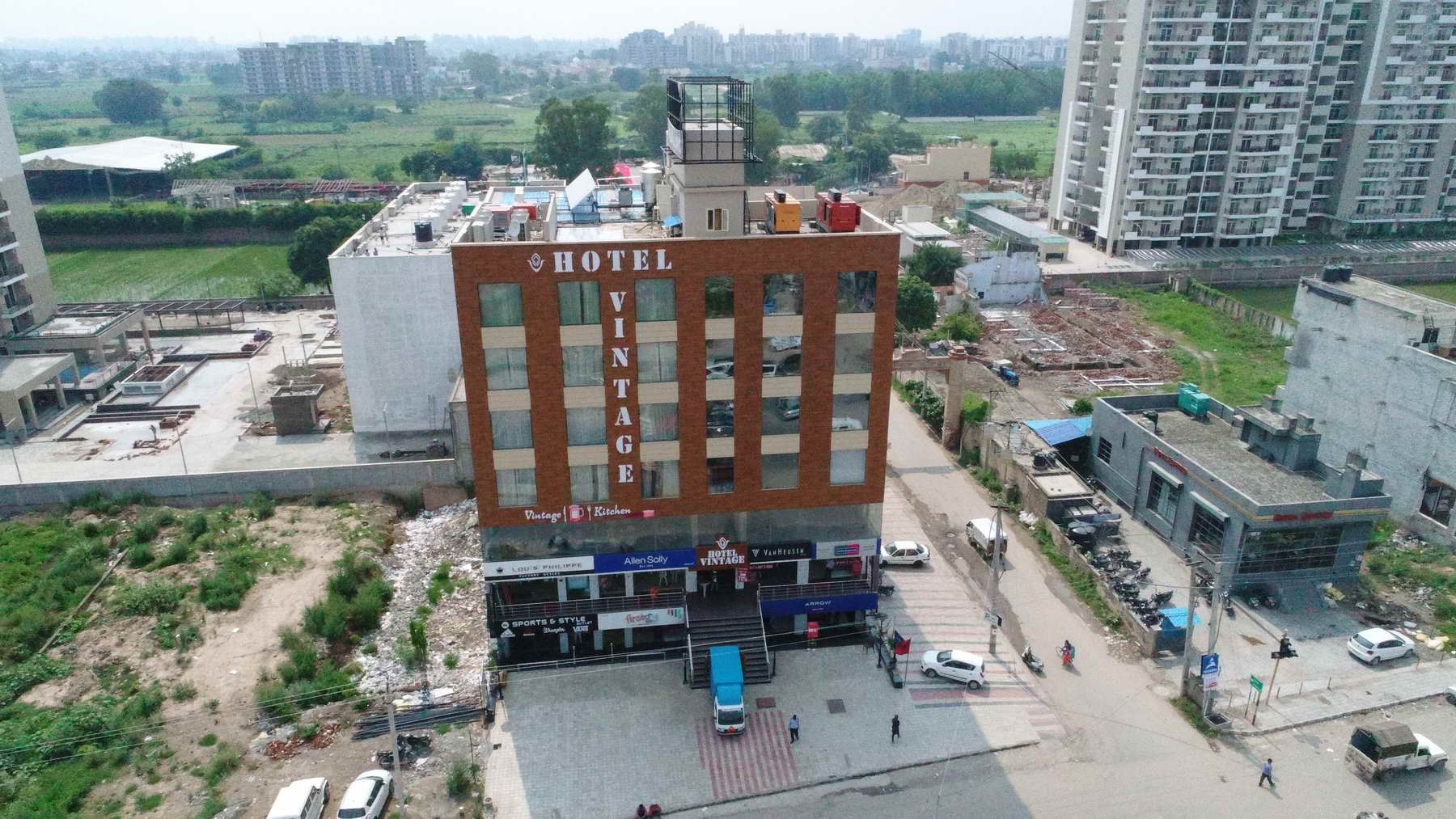Hotel Vintage - Tap to explore photos
