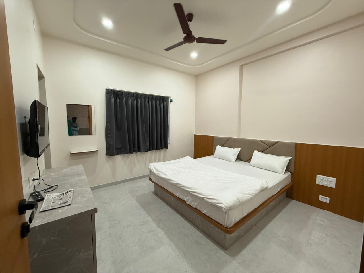 Hotel Mayur Inn - Tap to explore photos