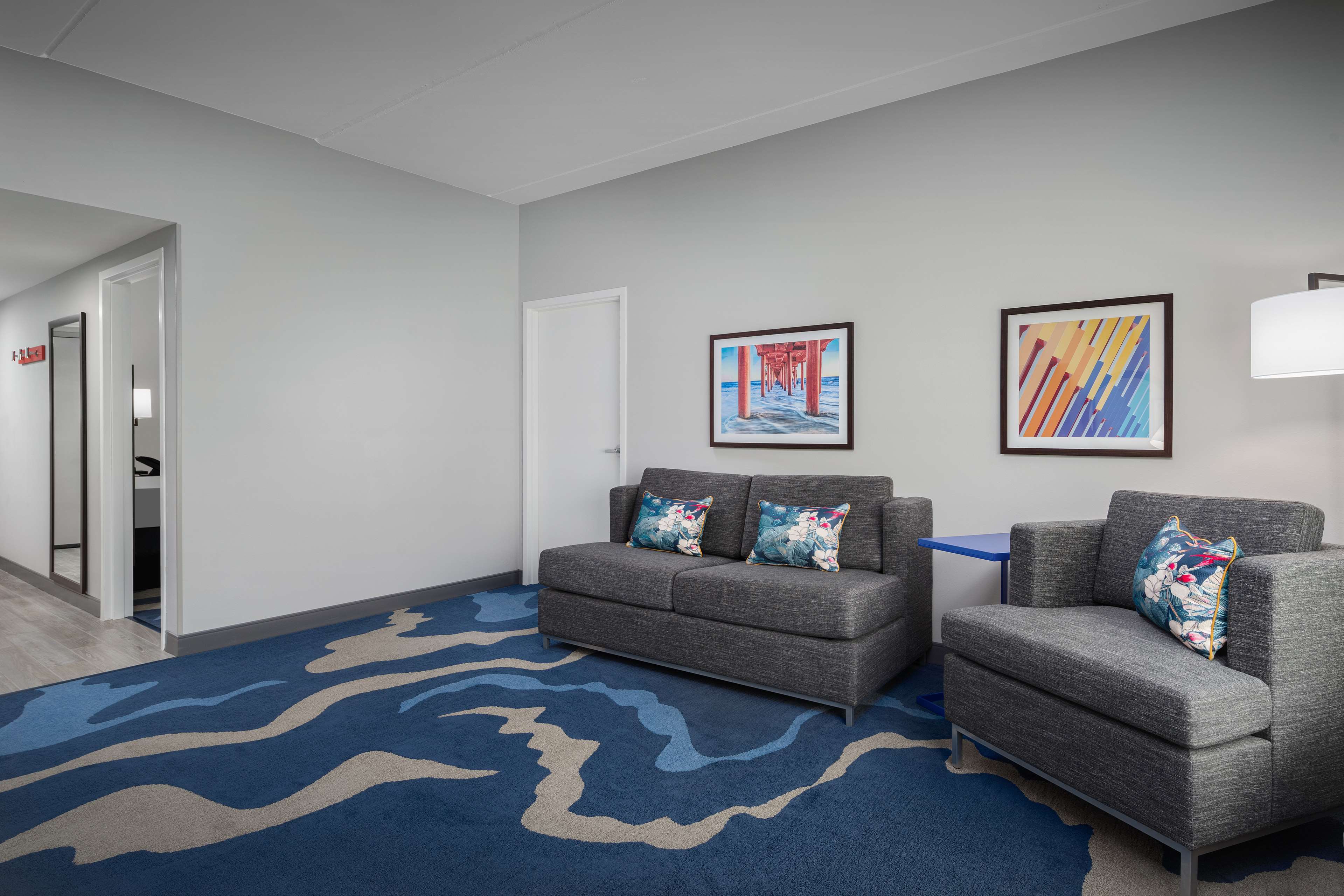 Hampton Inn & Suites by Hilton Naples South - Tap to explore photos