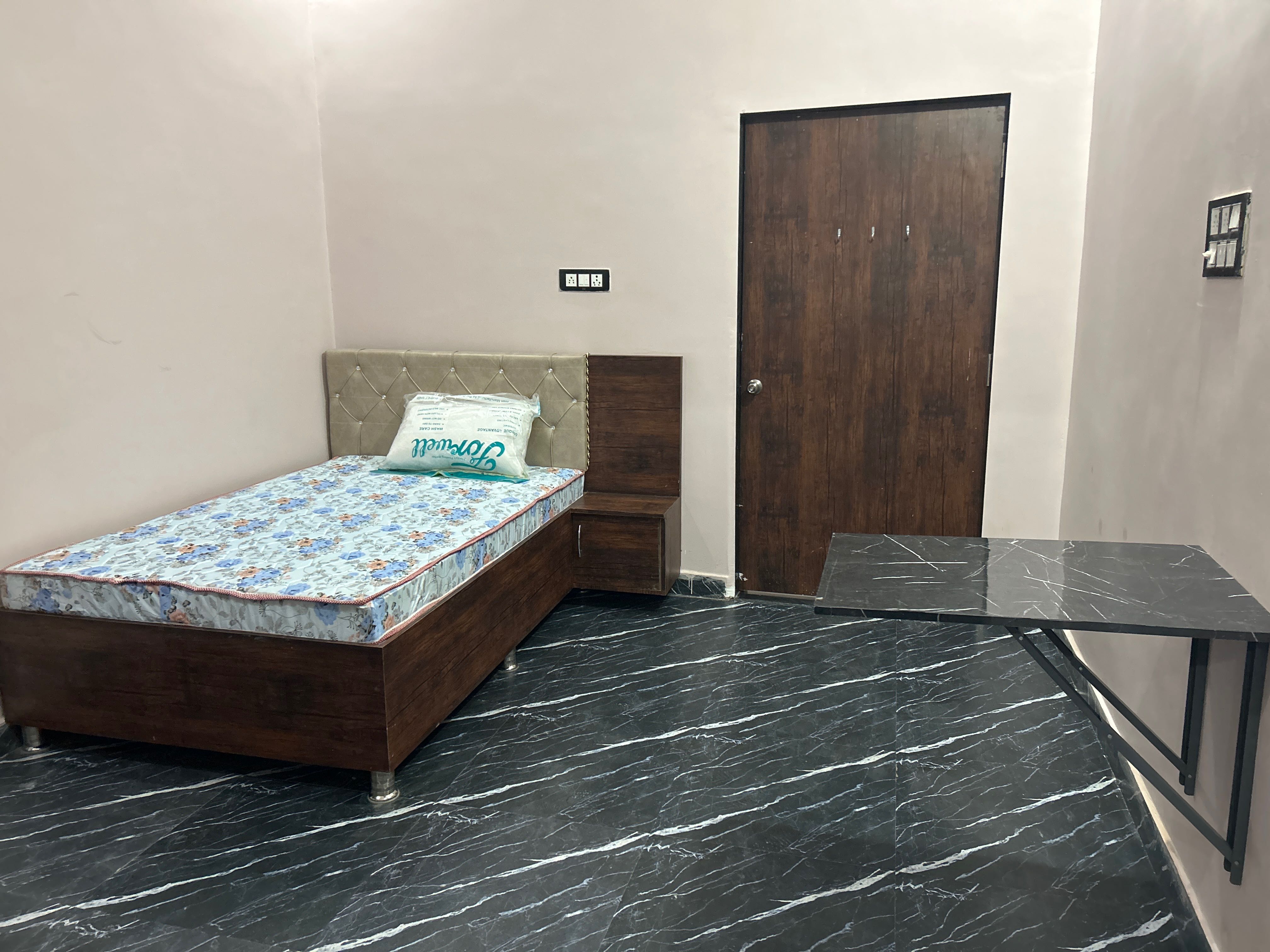 Hotel O Yuvraj - Tap to explore photos