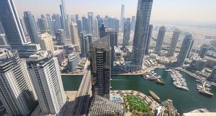 ELIVAAS Curated High Floor 2B Marina View | Walk to Beach Room Type - High Floor 2B Marina View | Walk to Beach
