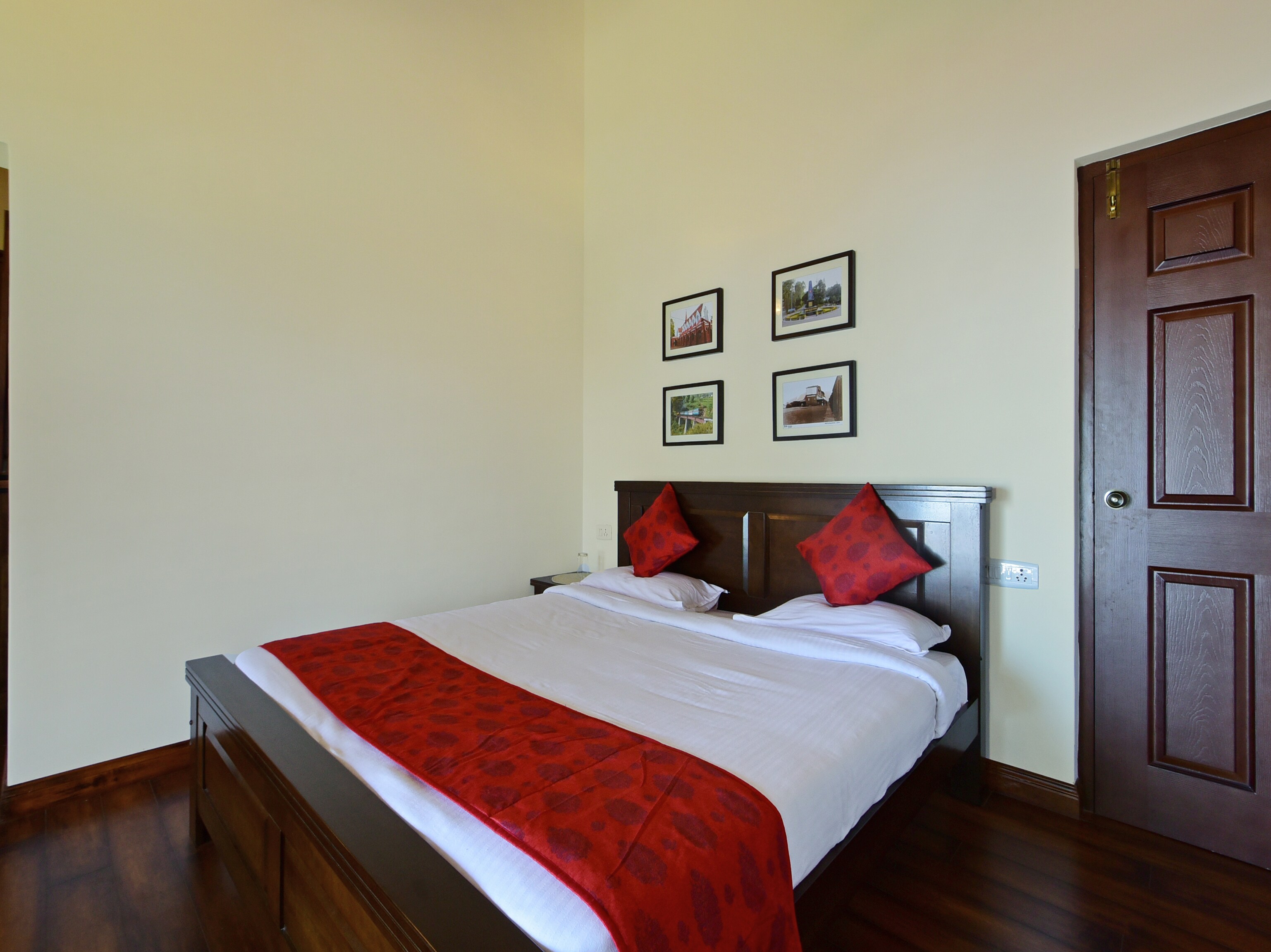 Grayshott Homestay - Tap to explore photos