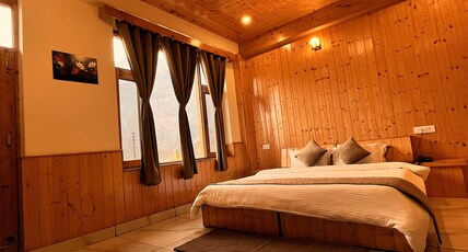 Wander Thrives iNN by ADS (A unit of White Petals) Room Type - Premium Escape ( Premium Deluxe with Balcony )