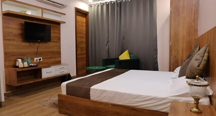 Sandalwood Hotel | Sec-38, Near Medanta Medicity Room Type - Deluxe Room with Balcony Sandalwood Hotel | Sec-38, Near Medanta Medicity Room Type - Deluxe Room with Balcony