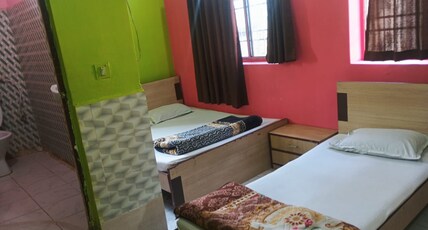RAJ GUEST HOUSE Kolkata Room Type - 3 bedded room