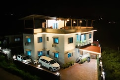 Sai Hill's Holiday's