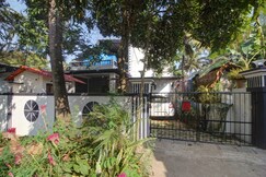 Shelly's Hideout Inn