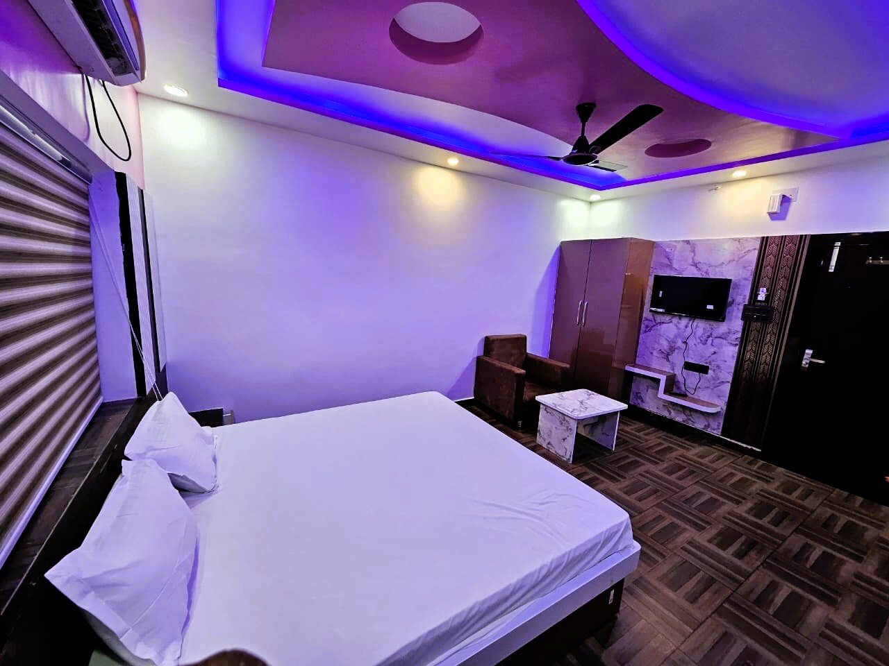 Lord Krishna Guest House - Tap to explore photos