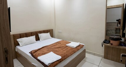 Hotel Shreegopal Room Type - Single AC Rooms