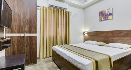 Hotel Grand Gaayatris Room Type - Deluxe Room