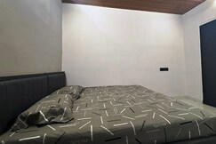 4 Ensuite Cozy Place Hub of Mumbai Andheri