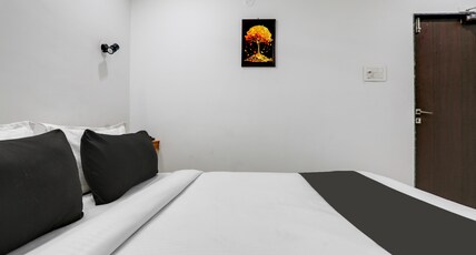 Collection O De Alphabet Hotel Room Type - Classic