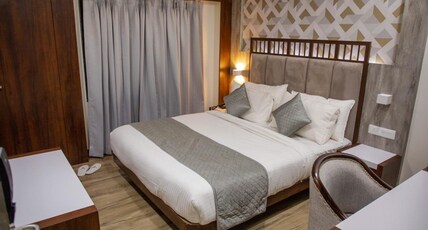 Hotel Kissan Legacy Room Type - Deluxe Room with Work Desk ( single large bed)