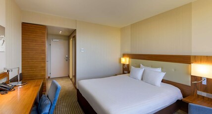 Movenpick Hotel Geneva Room Type - Classic King