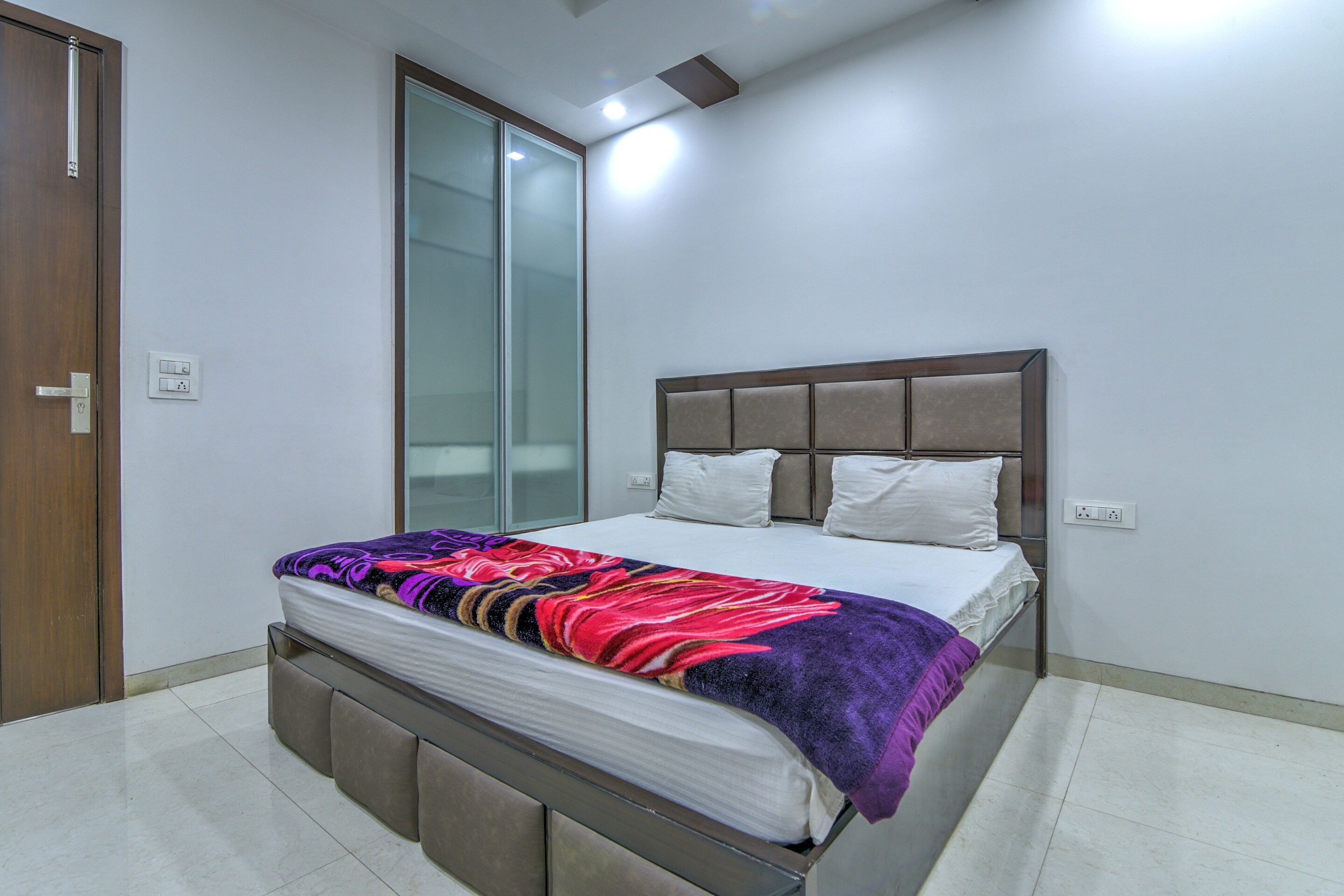 B Kalkaji | Entire 3 BHK Apartment - Tap to explore photos