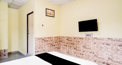 Collection O Ganeshguri Nayanpur Formerly Rainbow Residency Room Type - Classic