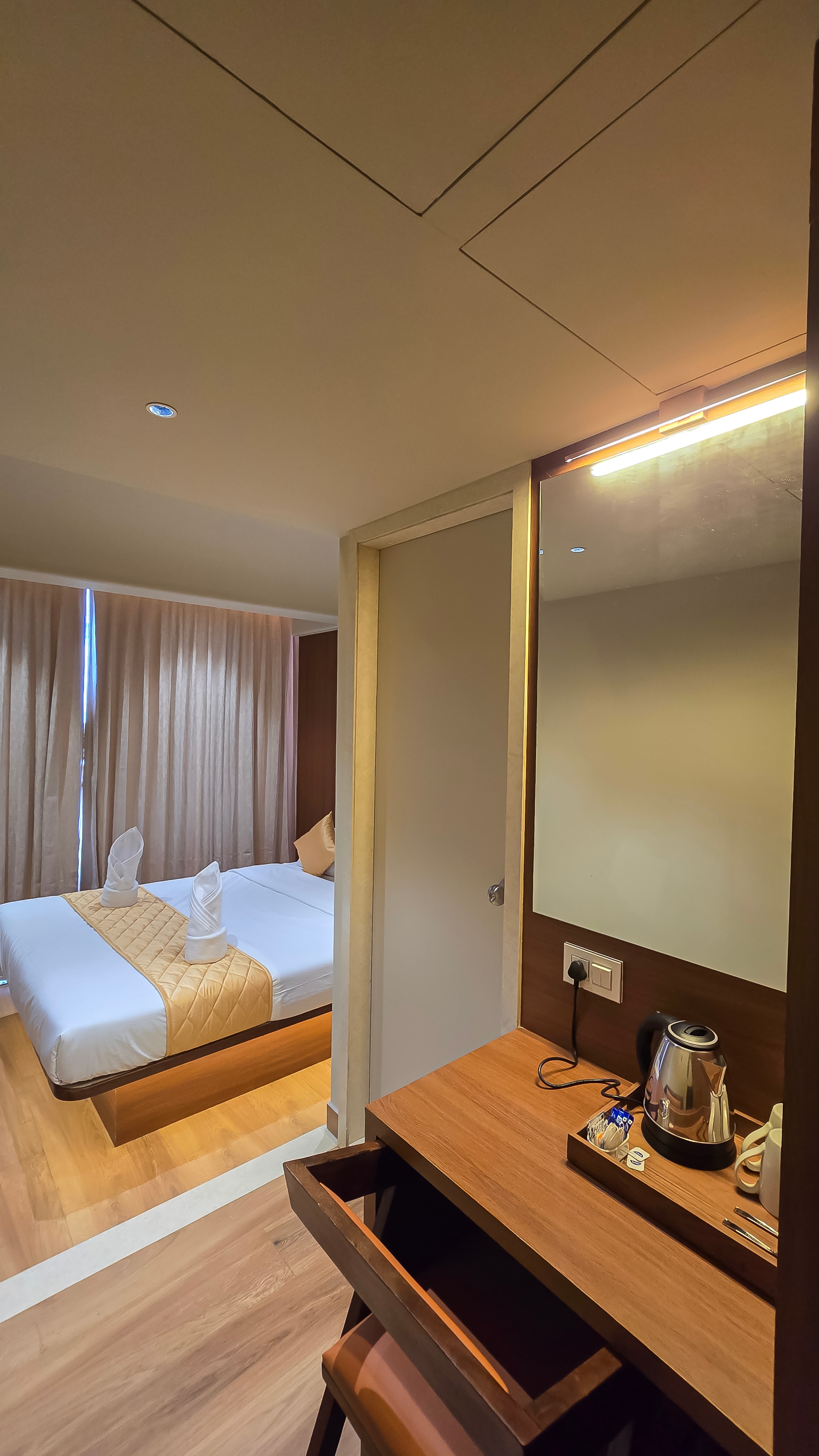 Hotel Amigos - Tap to explore photos