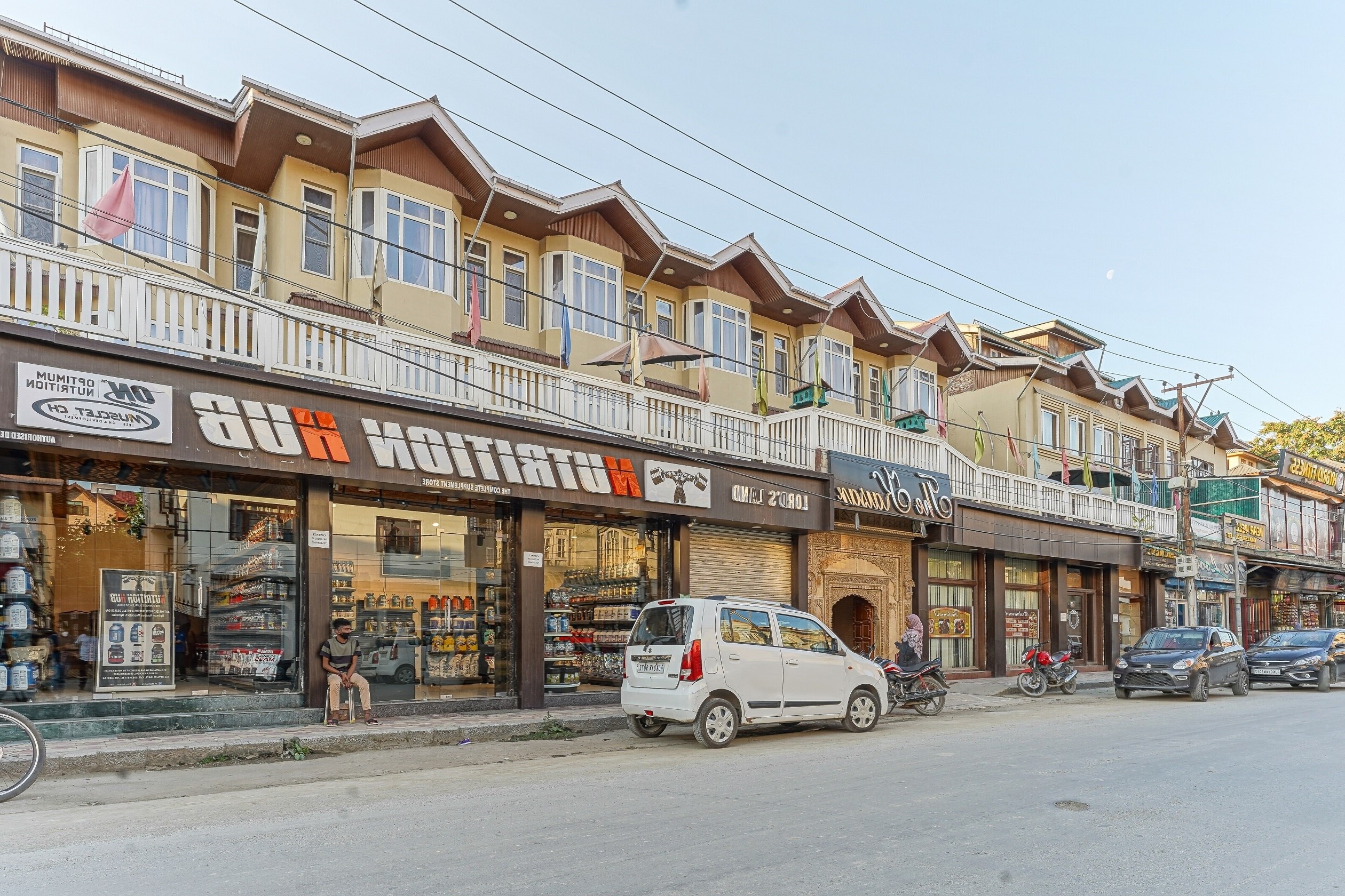 Hotel Kaisar - Tap to explore photos