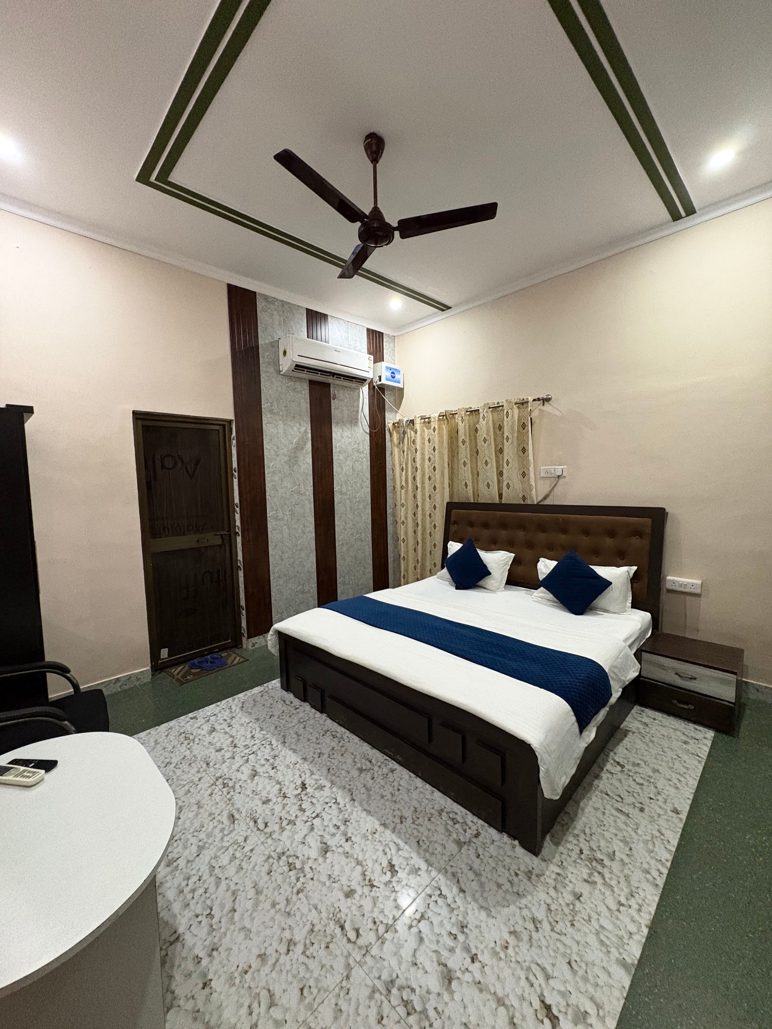 Hotel Indra Palace - Tap to explore photos