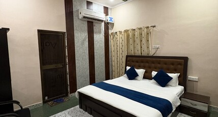 Hotel Indra Palace Room Type - Deluxe Room
