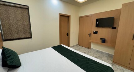 Hotel Shri Radhavan Room Type - Deluxe Room
