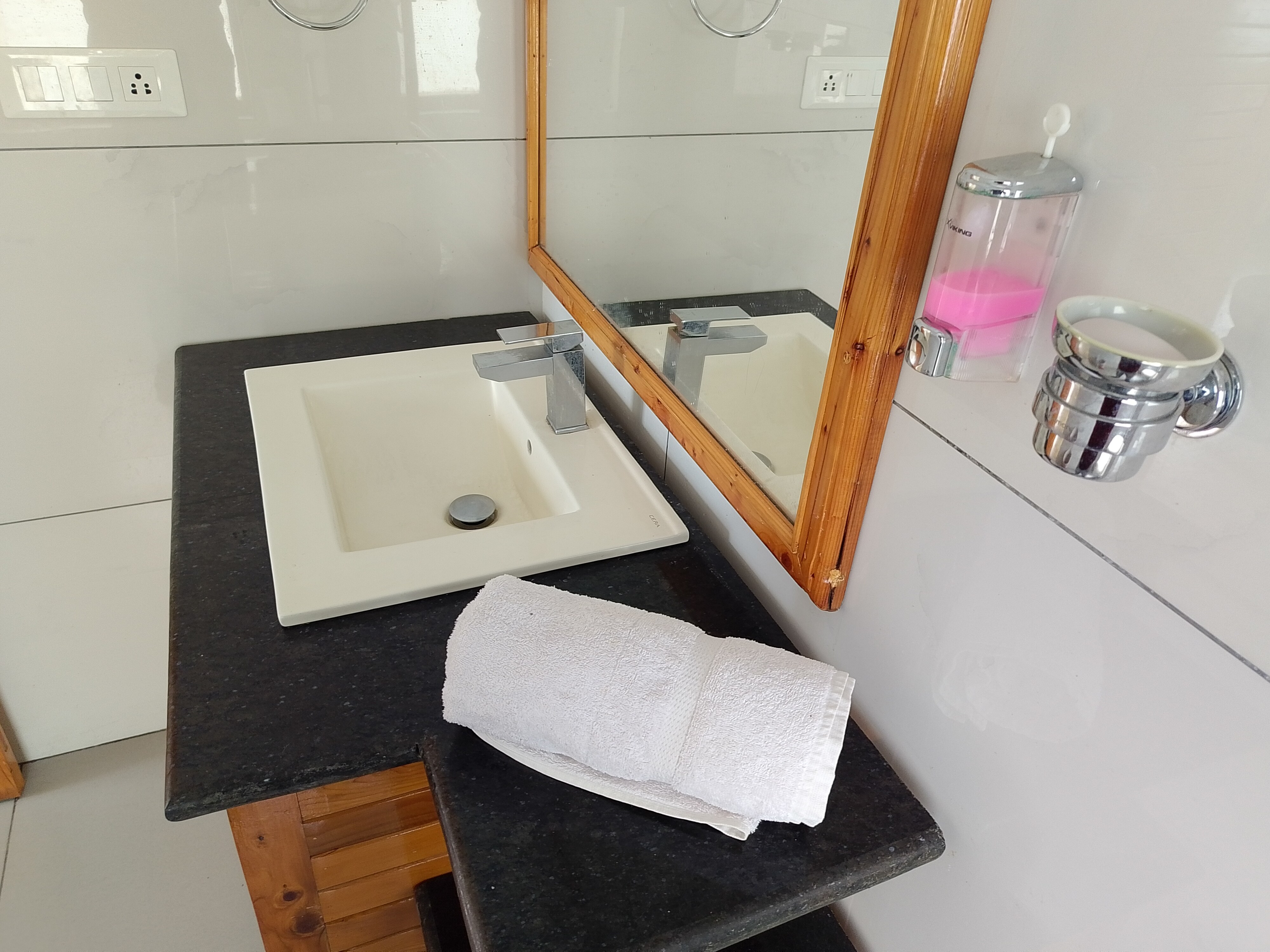 ELEGANCE RETREAT MANALI LUXURY BOUTIQUE STAY - Tap to explore photos