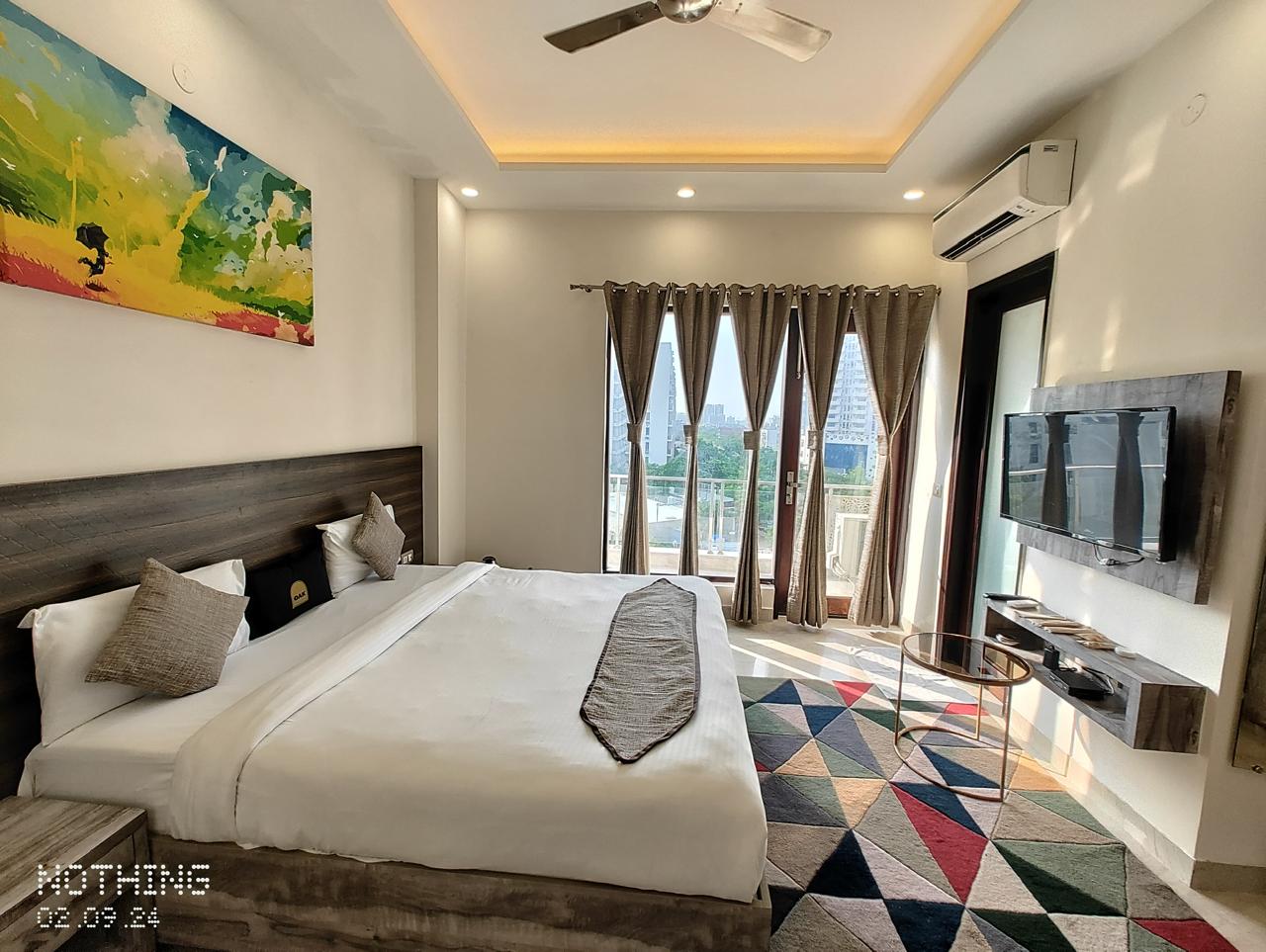 Hotel Elite Oak - Tap to explore photos