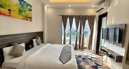 Hotel Elite Oak Room Type - Super Deluxe Room With Balcony