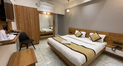 Hotel Shree Dwarkesh Room Type - DELUXE AC Room