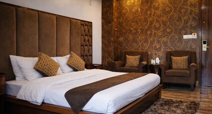 Hotel Saheb's Castle - Best Mountain View & Jacuzzi Suites, McLeodganj Room Type - Diamond Room with Balcony