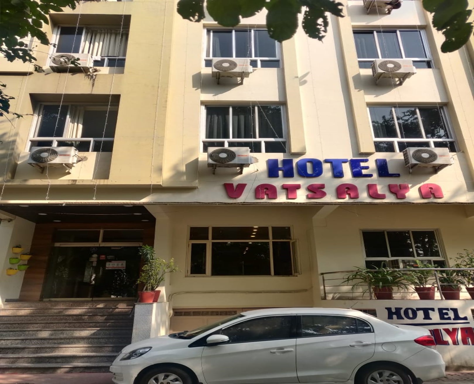 Hotel Vatsalya - Tap to explore photos
