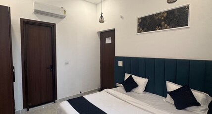 Jasmin - A Luxury Stay I 5 min from TajMahal Room Type - Deluxe Room