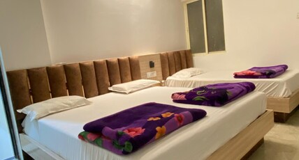 Hotel Shrinathji Room Type - king size triple beded A.C
