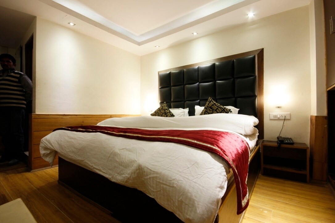 Hotel Sunrise - Tap to explore photos