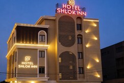 Hotel Shlok Inn- 1.2 Kms from Temple