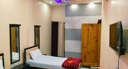 Mishra Guesthouse And Homestay Room Type - Deluxe Superior Triple Bedroom Mishra Guesthouse And Homestay Room Type - Deluxe Superior Triple Bedroom