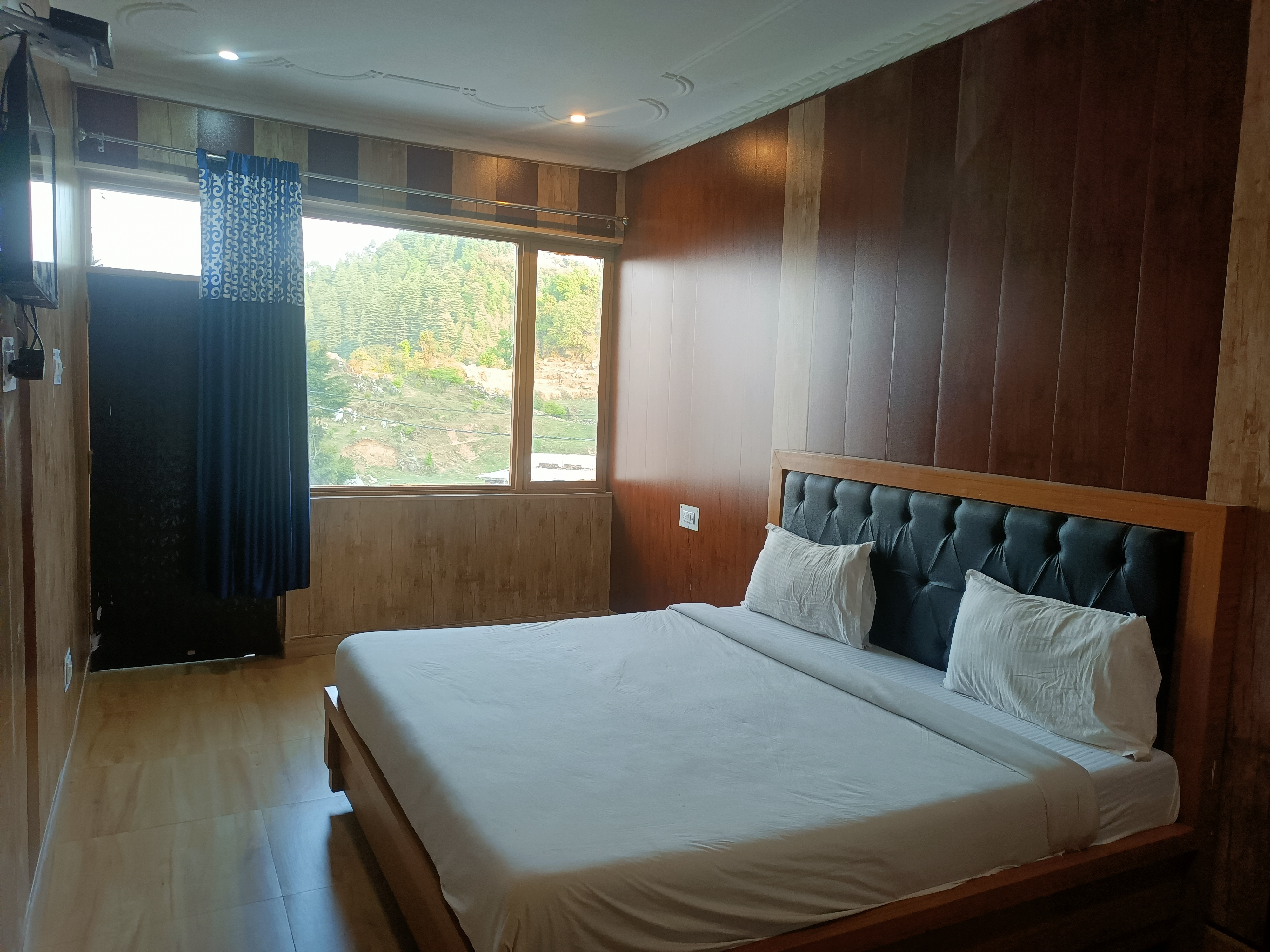 hotel himalaya view - Tap to explore photos