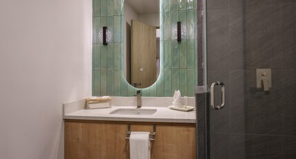 Best Western Plus Hotel Terraza Room Type - 1 King Bed, Non-Smoking, Full Breakfast
